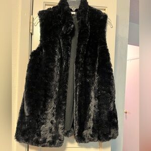 Xhilaration Blk Furry Vest